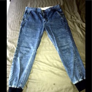 Men’s Levi’s joggers